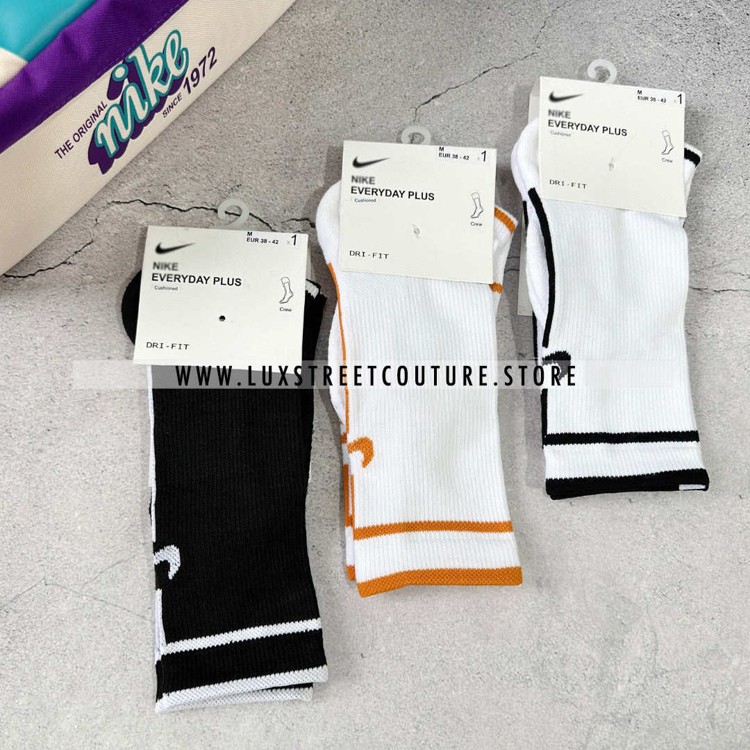 NlKE LINED SOCKS ( 3 PAIRS )