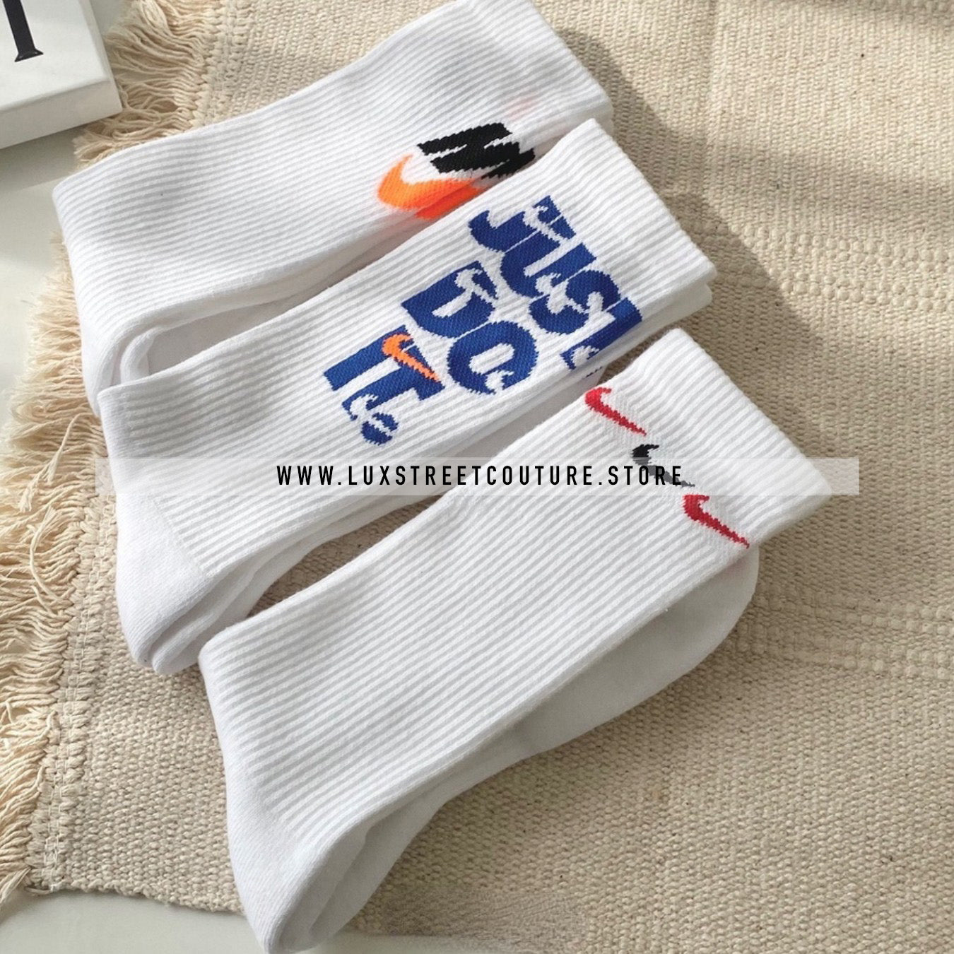NlKE WHITE SOCKS ( 3 PAIRS )