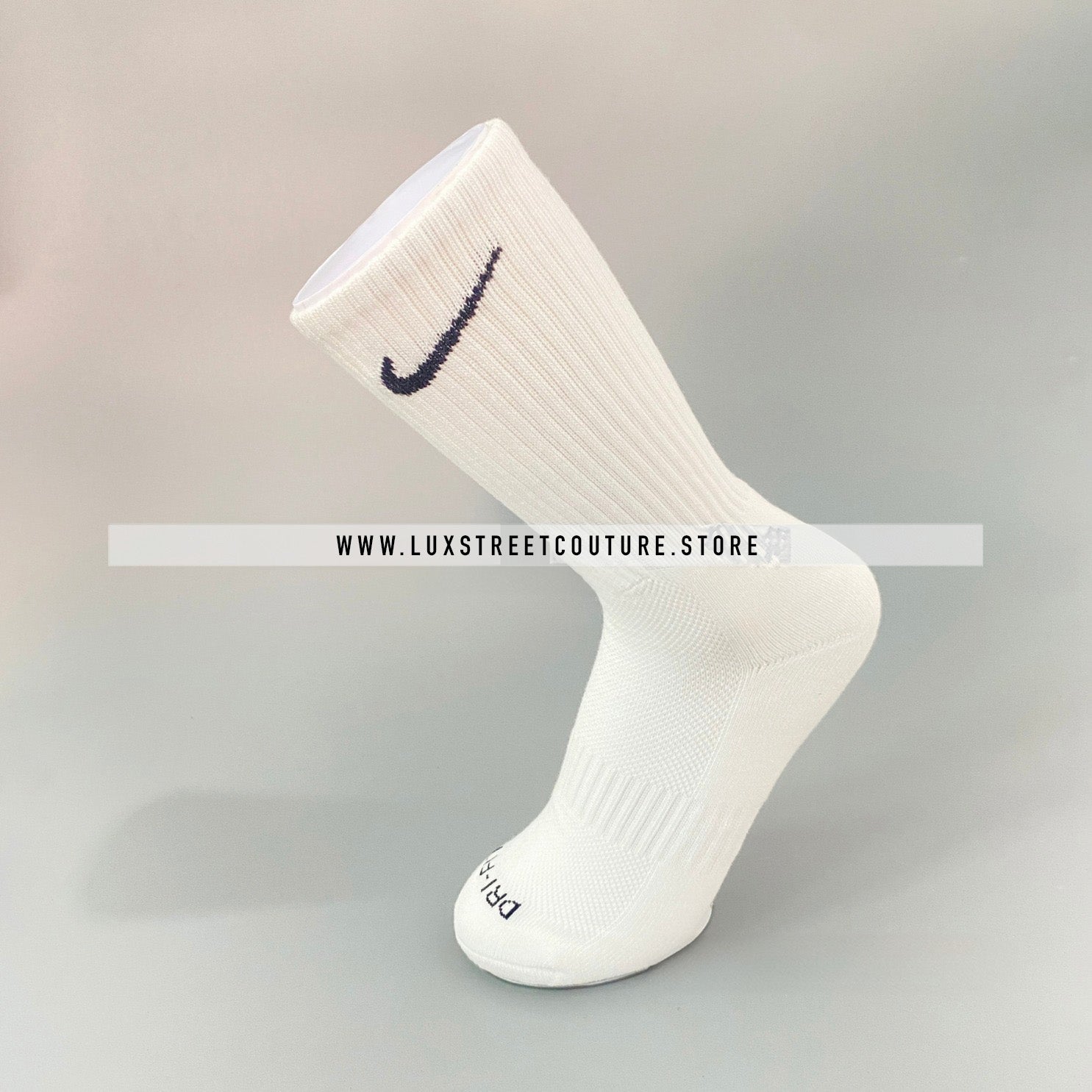 NlKE WHITE SOCKS (3 PAIRS)